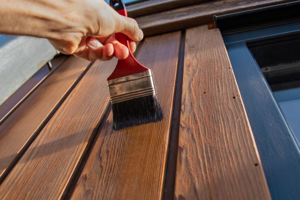 Sơn gỗ hệ nước là loại sơn phủ bề mặt gỗ sử dụng nước làm dung môi